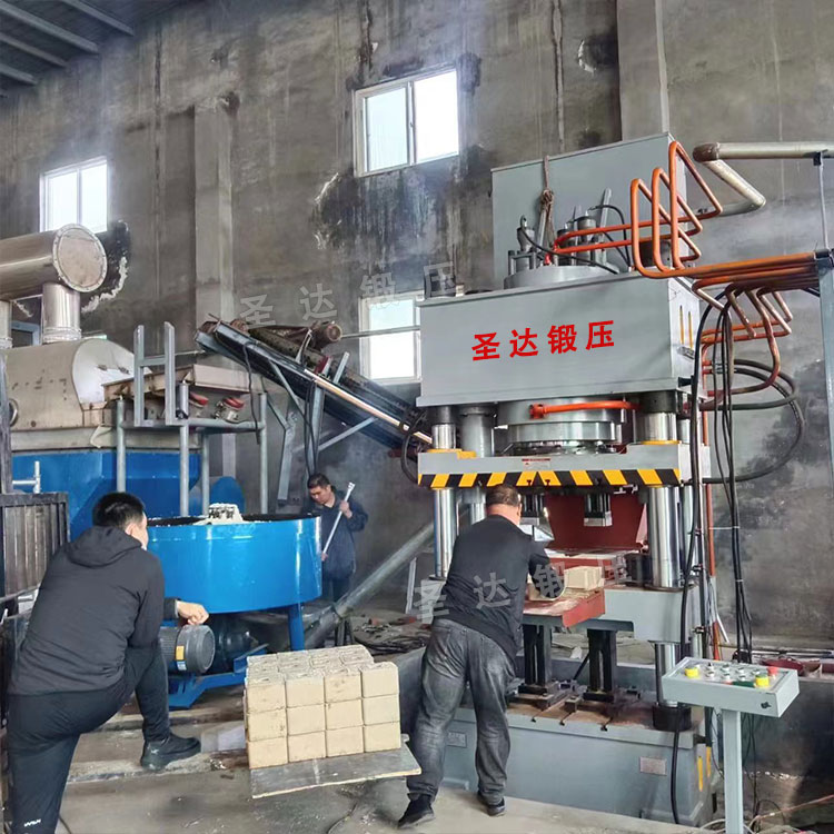 630噸牛羊舔磚液壓機(jī) 630噸牛羊舔磚液壓機(jī)