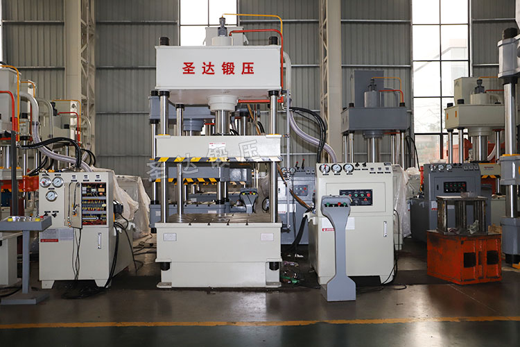 100噸三梁四柱液壓機(jī) 100噸三梁四柱液壓機(jī)