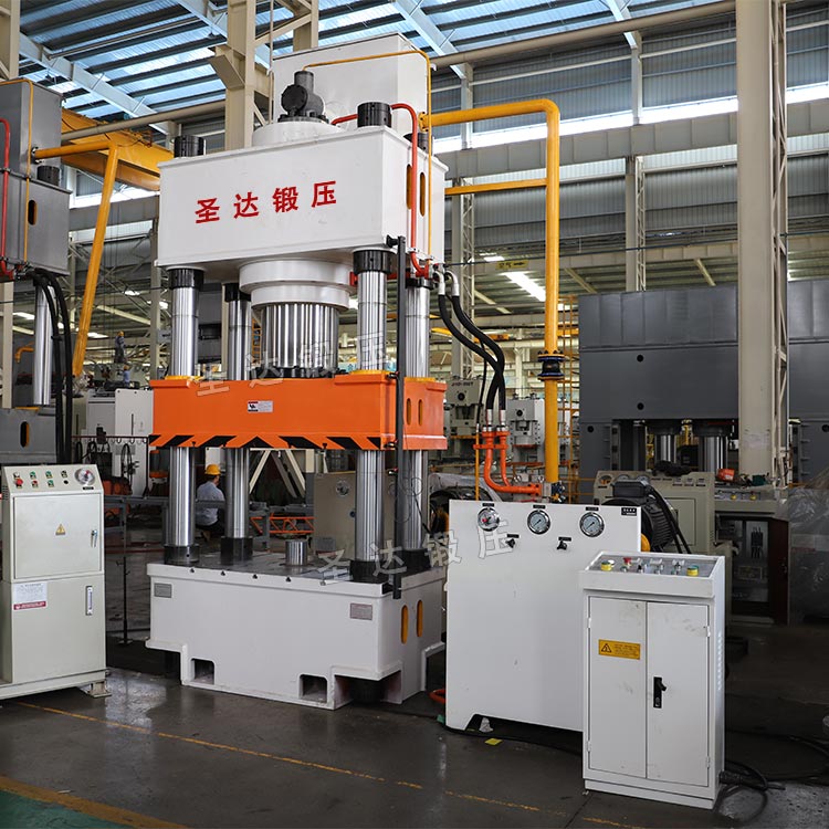 630噸三梁四柱液壓機車間實物 630噸三梁四柱液壓機車間實物